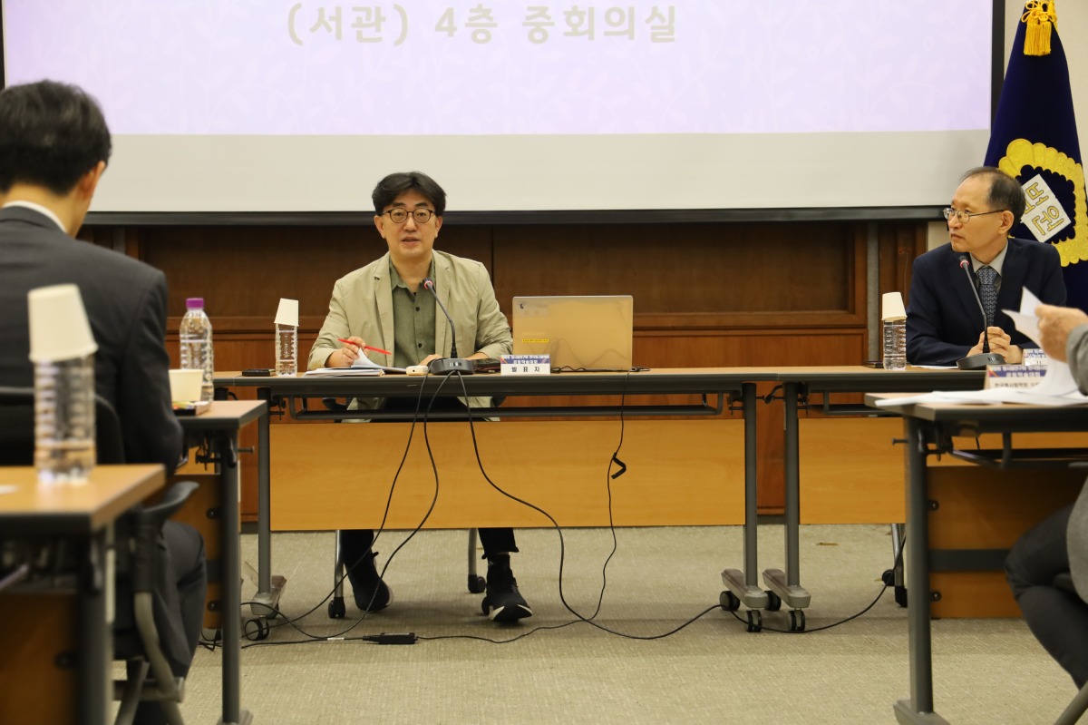 5. 김재봉 이근우 교수님.JPG