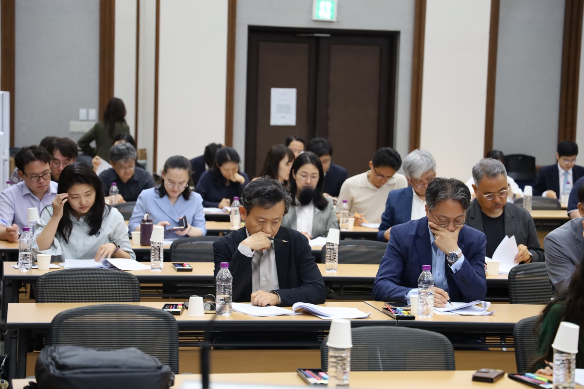 8. 김한균 김재윤 교수님.JPG